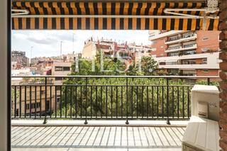 Pis  Carrer de balmes. Amplia y luminosa vivienda con terraza en sant gervasi