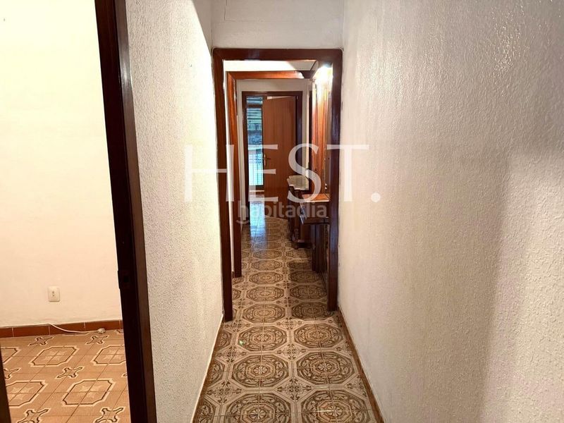 Foto f11ff7bb-d67c-4a2c-8bb3-197a44a8ba5d. Pis a Raval Barcelona