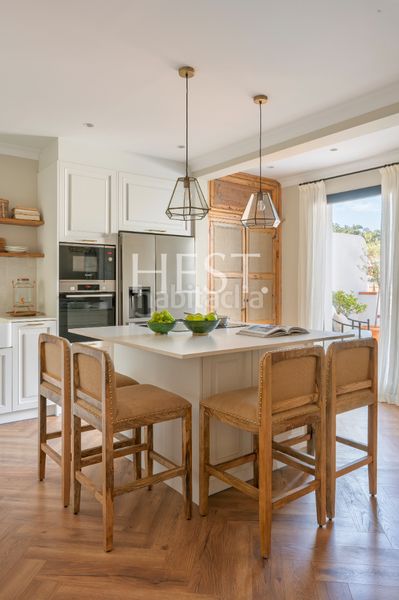 Foto 22bee3af-f230-4d62-b938-6b6a86af5e8a. Àtic amb xemeneia calefacció a Putget - Farró Barcelona