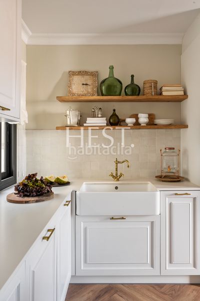 Foto 293f4796-8ce8-4e0e-a5b2-f5079f9b4d98. Àtic amb xemeneia calefacció a Putget - Farró Barcelona