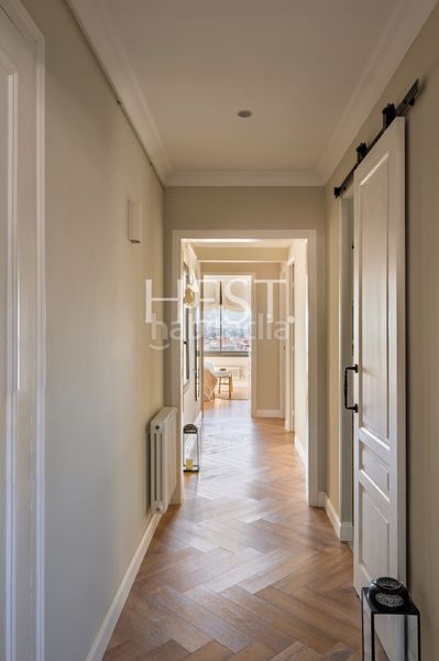 Foto 2965a80a-bb82-44af-a541-7a2c394f1dcf. Àtic amb xemeneia calefacció a Putget - Farró Barcelona