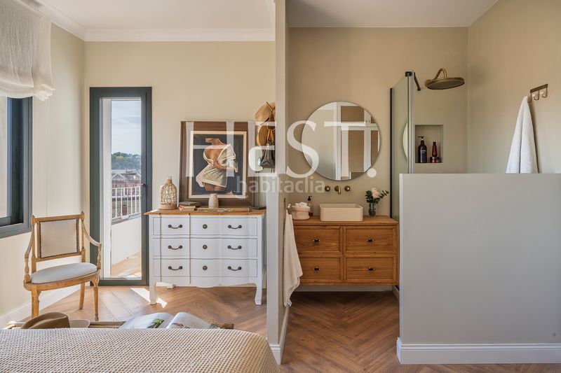 Foto 29f84b12-c58e-4432-8713-b70afa913049. Àtic amb xemeneia calefacció a Putget - Farró Barcelona