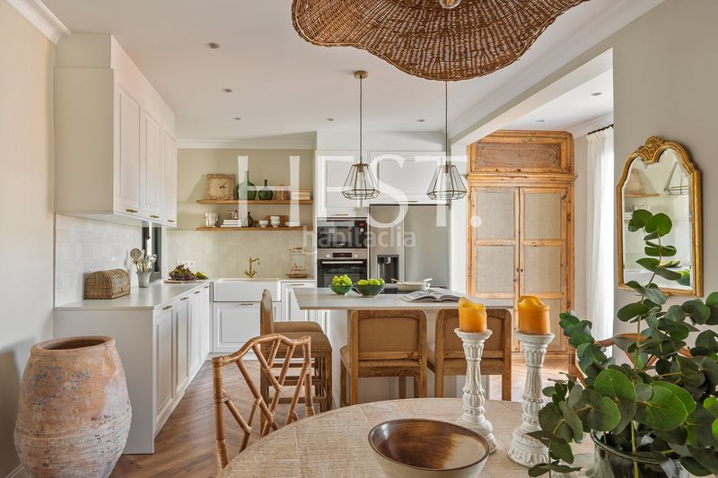 Foto 2d288a16-696e-40db-865e-c32868f89fed. Àtic amb xemeneia calefacció a Putget - Farró Barcelona