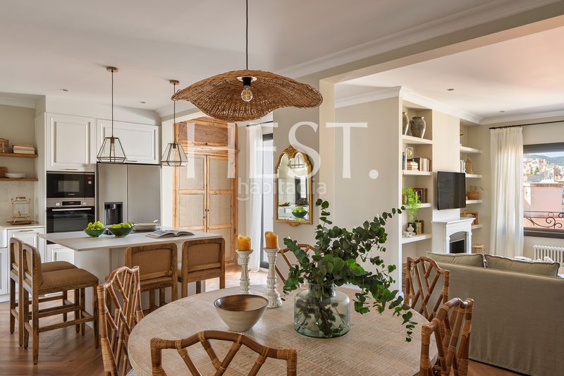 Foto 46d62d3f-61d1-4d61-b62e-cb65f8d1da27. Àtic amb xemeneia calefacció a Putget - Farró Barcelona