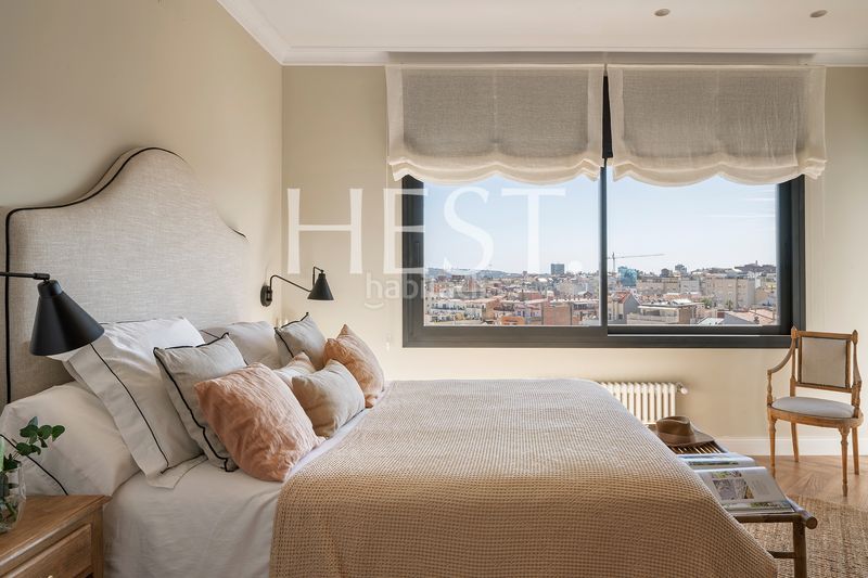 Foto 5b37e5cc-ffb5-4a92-a33c-affe0d5eb953. Àtic amb xemeneia calefacció a Putget - Farró Barcelona