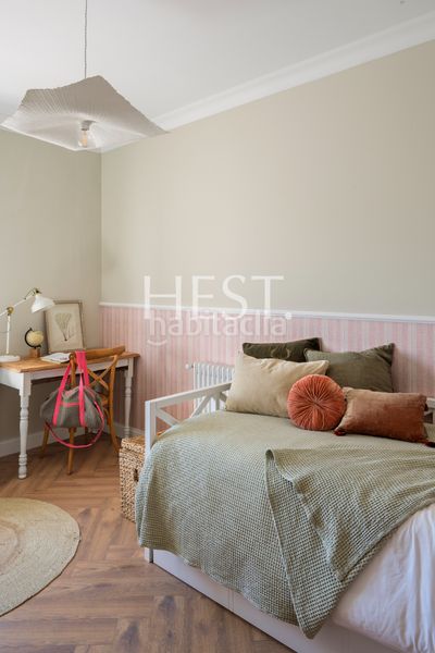 Foto 5baeb92a-e416-4d3a-98e9-ba9b73fec9d4. Àtic amb xemeneia calefacció a Putget - Farró Barcelona