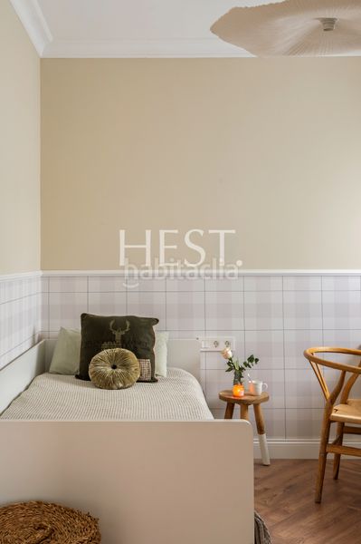 Foto 66fa59dd-2943-4654-a9bf-b793ad69aac0. Àtic amb xemeneia calefacció a Putget - Farró Barcelona