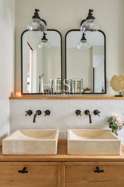 Foto 67bd21d8-c230-4c27-a571-21b6540ee05e. Àtic amb xemeneia calefacció a Putget - Farró Barcelona