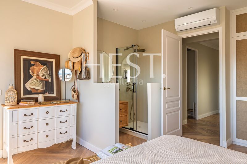 Foto 69a9d059-33a2-4d0c-b40a-0adf6cb58421. Àtic amb xemeneia calefacció a Putget - Farró Barcelona