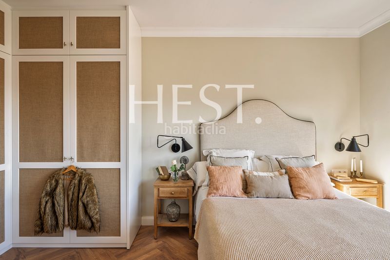 Foto a4823b7a-205e-4b77-8c61-2f03e669d3f7. Àtic amb xemeneia calefacció a Putget - Farró Barcelona