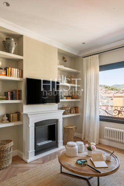 Foto c85540b0-b6e9-4546-861b-29bb9a74442a. Àtic amb xemeneia calefacció a Putget - Farró Barcelona