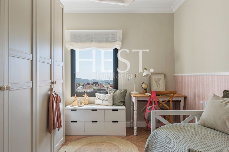 Foto d0890647-e8ee-468f-b393-c7bd94026909. Àtic amb xemeneia calefacció a Putget - Farró Barcelona