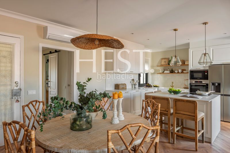 Foto dbbcd53c-98b6-4207-ab5d-bd3fab94b207. Àtic amb xemeneia calefacció a Putget - Farró Barcelona