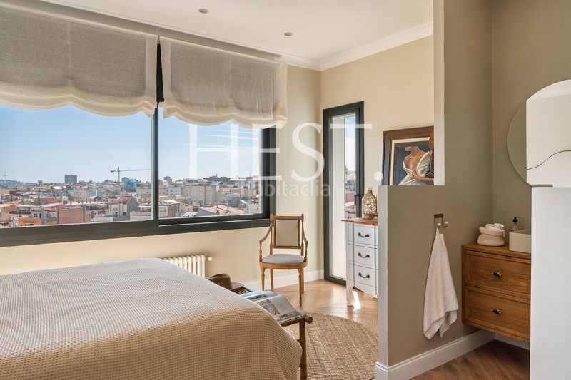 Foto dc4bf451-1836-4484-8649-30199589f59f. Àtic amb xemeneia calefacció a Putget - Farró Barcelona