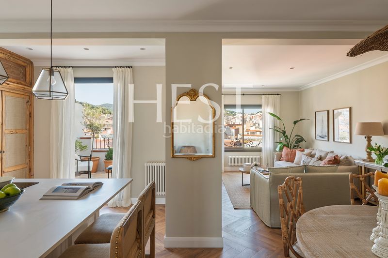 Foto dfc6d1f1-db4b-4cff-8ae6-4cfcd9cbfcad. Àtic amb xemeneia calefacció a Putget - Farró Barcelona