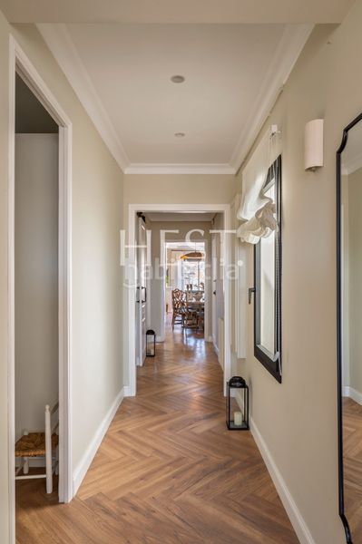 Foto f7af49a3-407c-444c-92b8-c38c922a86f6. Àtic amb xemeneia calefacció a Putget - Farró Barcelona