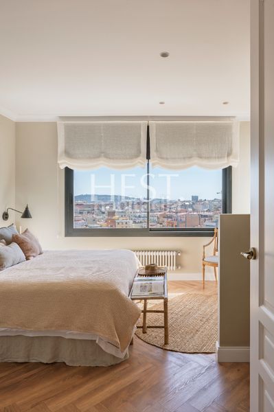 Foto f9d9a72a-1f06-4cb7-b4b1-04bc27d92012. Àtic amb xemeneia calefacció a Putget - Farró Barcelona