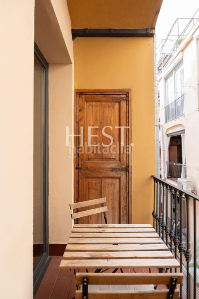 Foto 0b261f0c-d887-4b5a-a883-ca66a1226a9b. Pis a Raval Barcelona