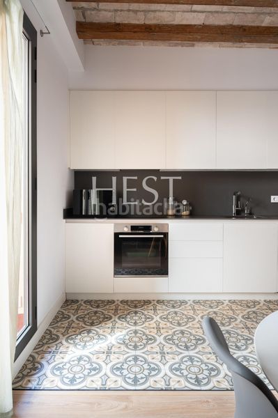 Foto 19aeb017-1891-4709-b84e-c3e6a5b084ff. Pis a Raval Barcelona