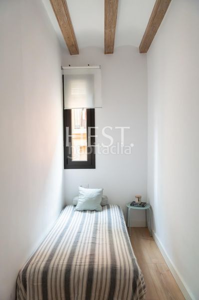 Foto 1a3e2835-1d61-4ef7-877c-e03621024adb. Pis a Raval Barcelona