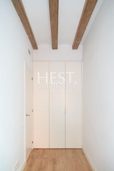 Foto 4eca933a-a2fd-4d37-81cc-373202b7678c. Pis a Raval Barcelona