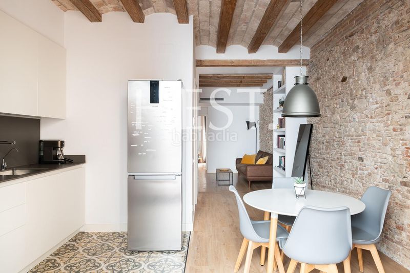 Foto 4fb09292-2b3f-4711-b5fe-f72c27bdd58e. Pis a Raval Barcelona