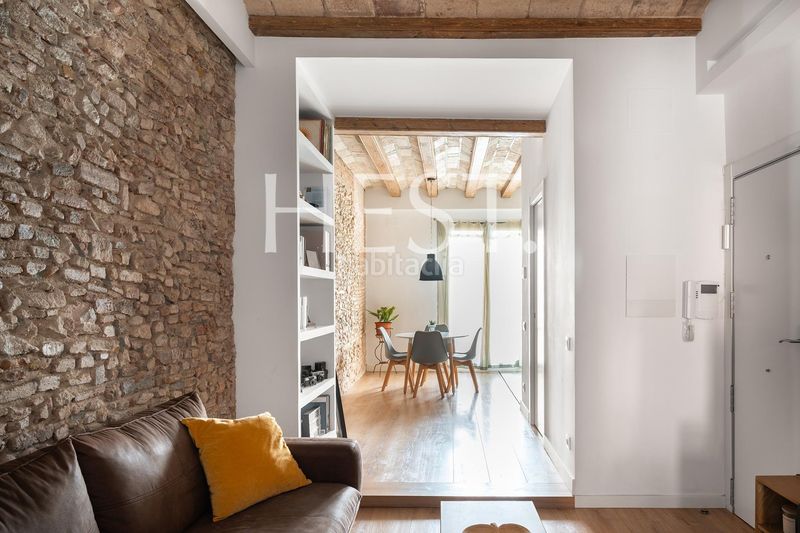 Foto 561f8873-1b6d-44aa-8bd7-2d98618f398d. Pis a Raval Barcelona