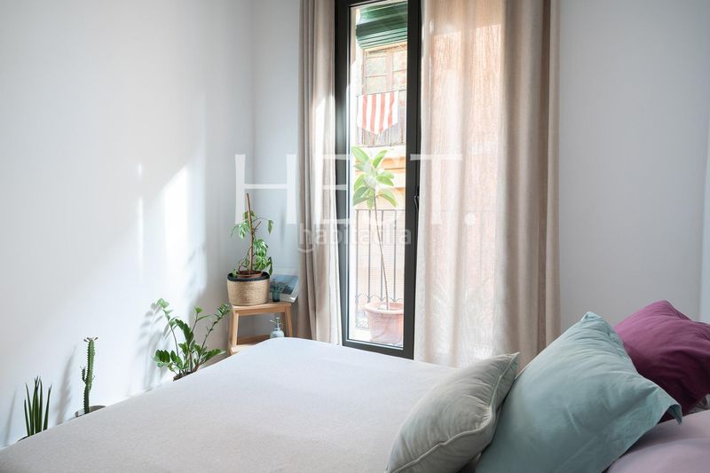 Foto 6b8aebe0-2675-488a-8956-cf2b7cf60406. Pis a Raval Barcelona