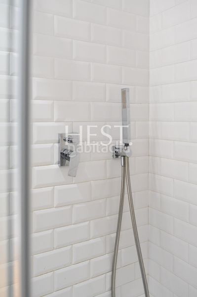 Foto 7cc9e404-354f-4259-80e9-51983395fd7e. Pis a Raval Barcelona