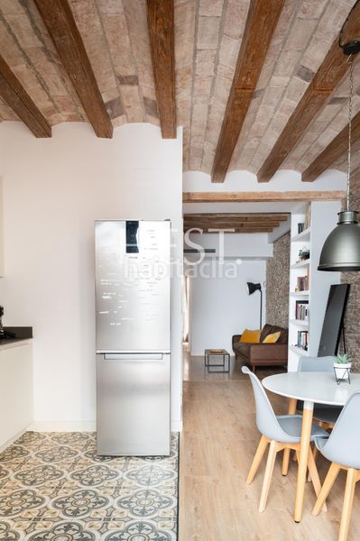 Foto 9c0a02f2-9ac8-4e6b-85df-8bae5e851fca. Pis a Raval Barcelona