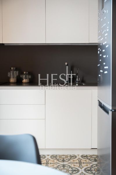 Foto a48a9535-7c9f-43b9-a559-ba70ca37d39d. Pis a Raval Barcelona