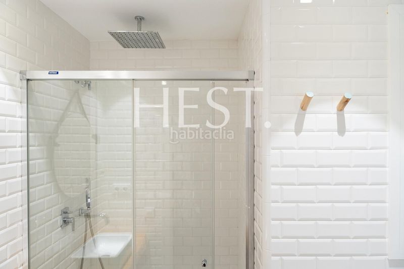 Foto b3bed3f0-b157-4850-a142-5bc5de13e26b. Pis a Raval Barcelona