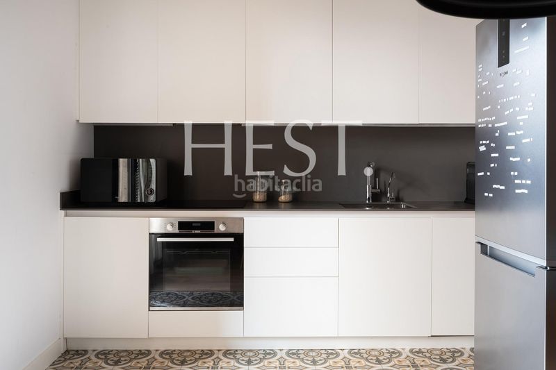 Foto bd663d10-3c5d-43ba-a34a-f3dd6b9c4f5e. Pis a Raval Barcelona