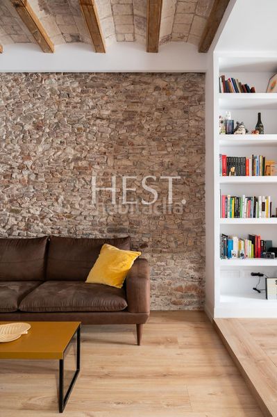 Foto f0fda0d4-51e8-46c3-938c-2318968c9eb3. Pis a Raval Barcelona