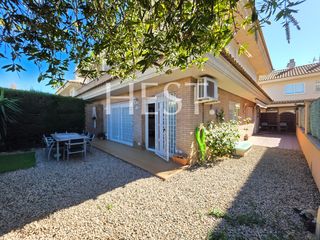 Casa adossada  Carrer de pere verg�s