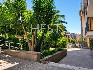 Pis  Carrer de jeric�. Planta baja exterior con amplio patio privado
