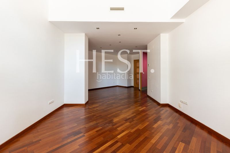 Foto a00e878e-8239-4899-9b18-a0525159a05f. Pis amb calefacció aparcament a Provençals del Poblenou Barcelona