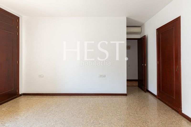 Foto 898d2aaf-e078-4366-b3e8-f9b91ee92e78. Flat with heating parking in Sant Antoni Barcelona