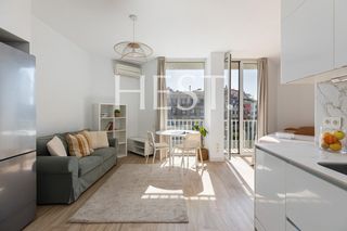 Flat  Carrer de muntaner. Luz, altura y encanto en el corazón de l'antiga esquerra de l'ei