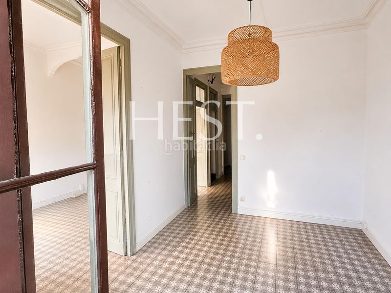 Foto c7dc6c2e-4291-4b8c-91ef-3417201befda. Pis a Sant Antoni Barcelona