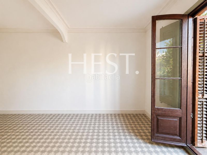 Foto c90a2346-5cbd-4e16-ac4d-26da35c7a2d8. Pis a Sant Antoni Barcelona