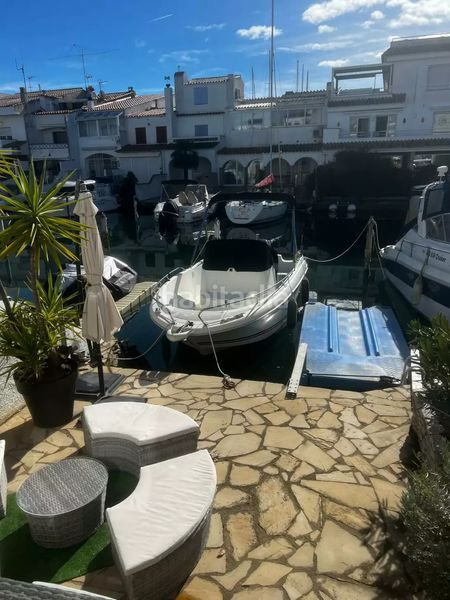 Foto f757ebfe-de06-45f5-a450-3b6b82f46d4c. Casa amb calefacció aparcament a Port Grec - Port Moxó Empuriabrava