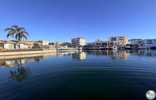 Terreno residenziale in Calle cap de la gola 30. Amarre de 4 x 12 m. para embarcaciones de vela como de motor,