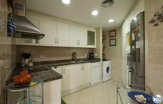 Appartement à Avenida pau casals 13. Apartamento de 3 habitaciones con terraza y plaza de aparcamient