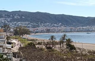 Apartament a Calle miguel de cervantes 28. Bonito piso en salatar roses con vista mar y licencia turistica