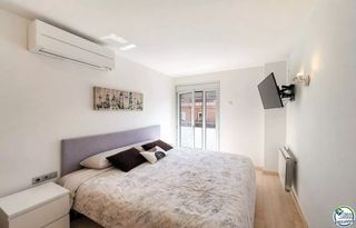 Appartement  Calle tirso de molina 55. Dúplex ático con gran terraza en el centro de roses