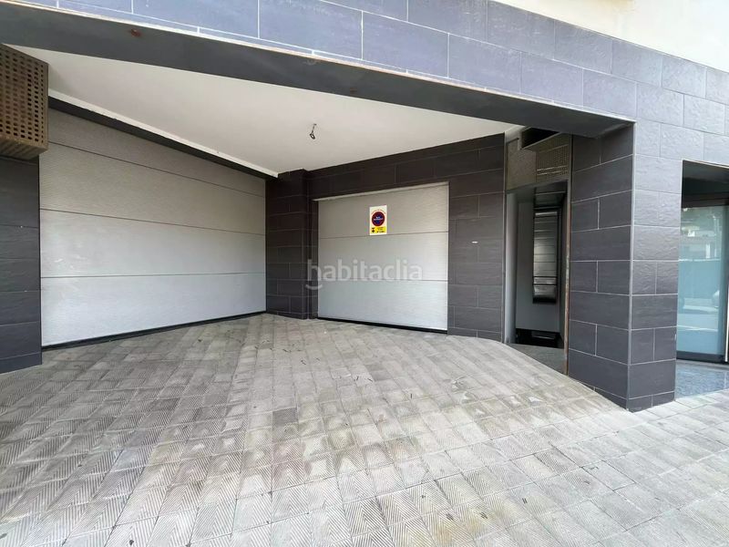 Foto bc63e3ad-c461-4802-8b69-fee0a3af7314. Aparcament cotxe a Centre Roses