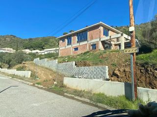 House in Pau. Gran casa moderna en construcción en els olivars. una oportunida