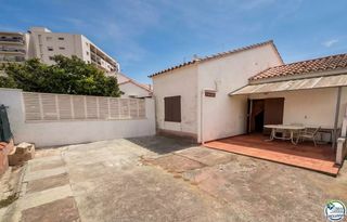 Casa  Calle argentera 9. Oportunidad única en mas matas, rosas  casa adosada con terreno