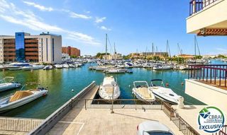 Apartament a Avenida de la playa 55. Tu rincón junto al mar en roses terraza con vistas al canal y pa